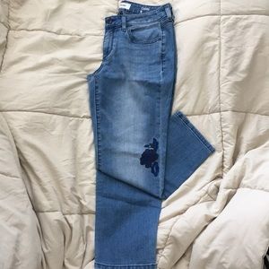 Embroidered jean capris!